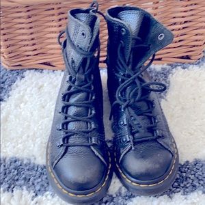 DR. MARTENS SIZE 6/ 37 EU